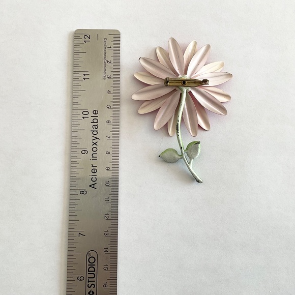 Vintage floral enamel pink and green pin/brooch - Picture 3 of 3